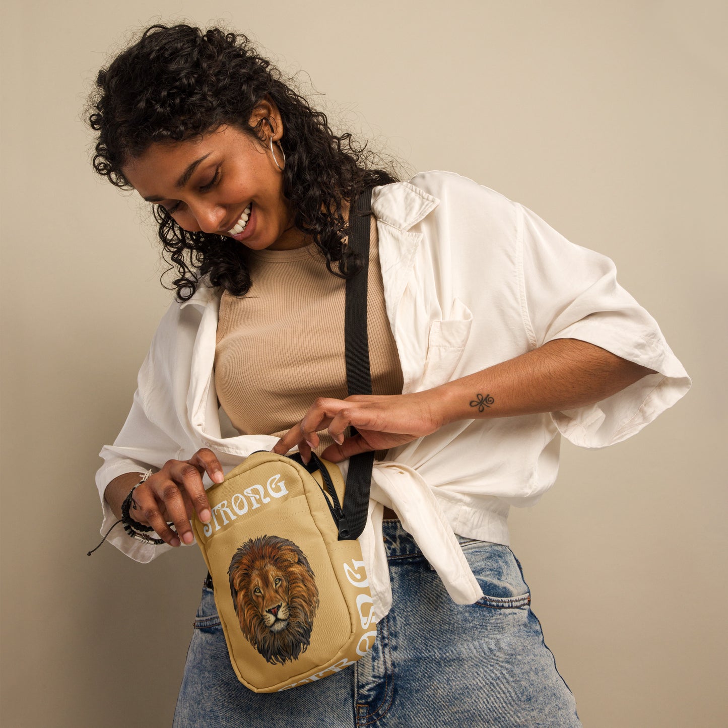 “I’AM STRONG”Fawn Utility Crossbody Bag W/White Font