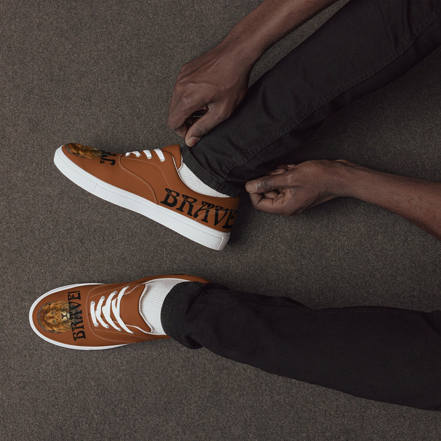 “I’AM BRAVE!” Brown Men’s Lace-Up Canvas Shoes W/Black Font