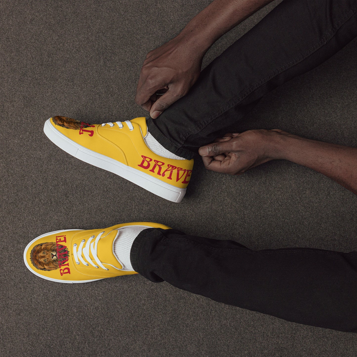 “I’AM BRAVE!” Yellow Men’s Lace-Up Canvas Shoes W/Red Font