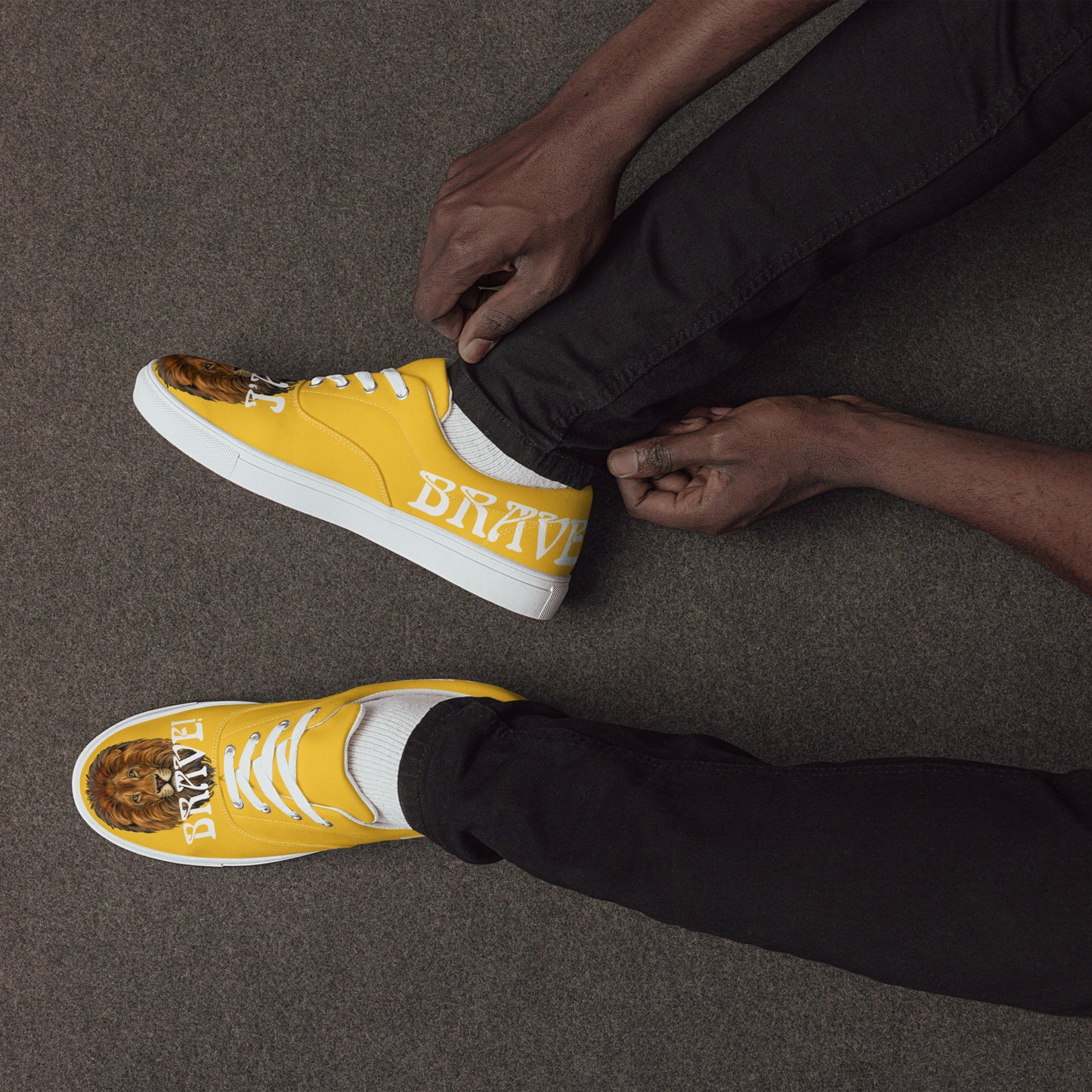 “I’AM BRAVE!” Yellow Men’s Lace-Up Canvas Shoes W/White Font