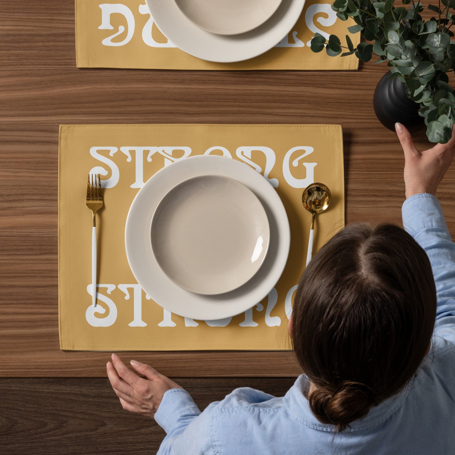 “STRONG”Fawn Placemat Set W/White Font