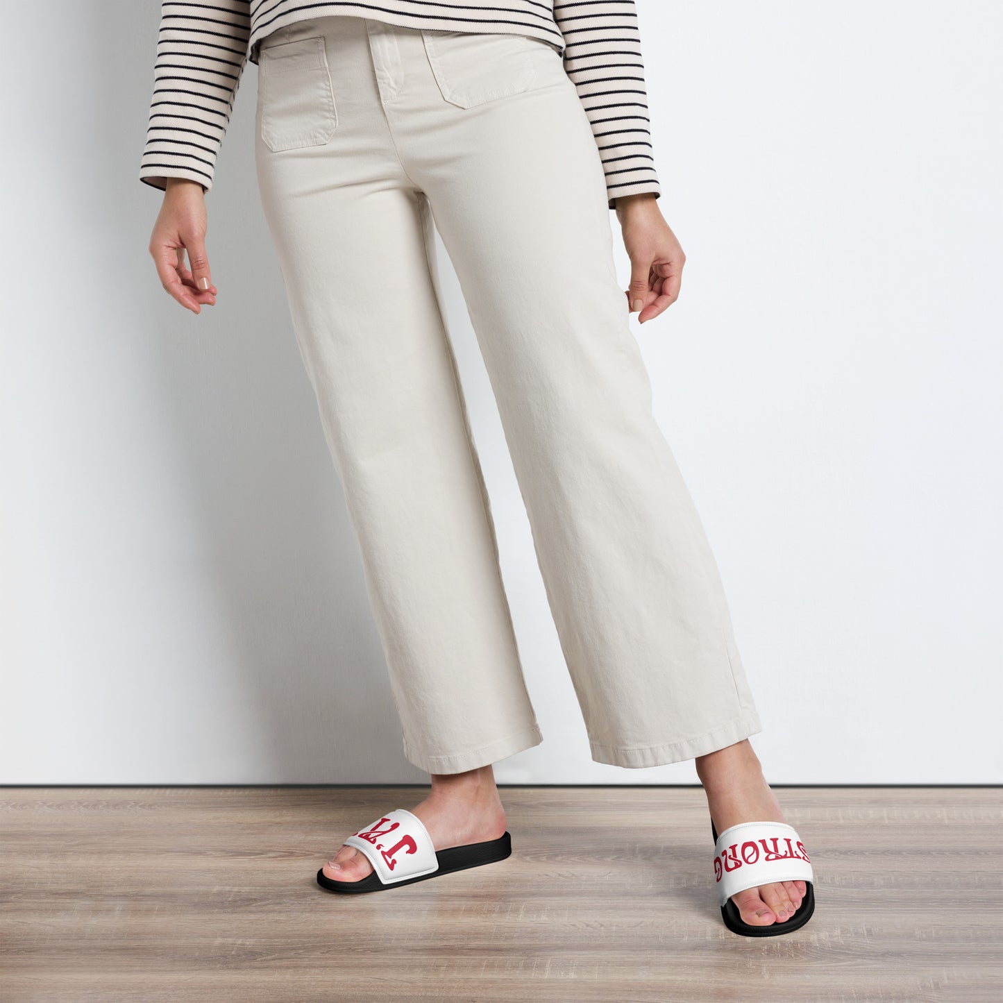 “I’AM STRONG!” White Women's Slides W/Red Font