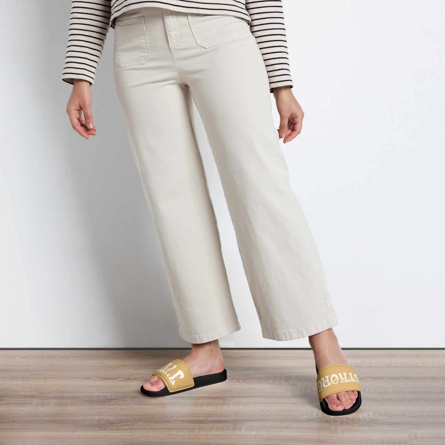 “I’AM STRONG!” Fawn Women's Slides W/White Font