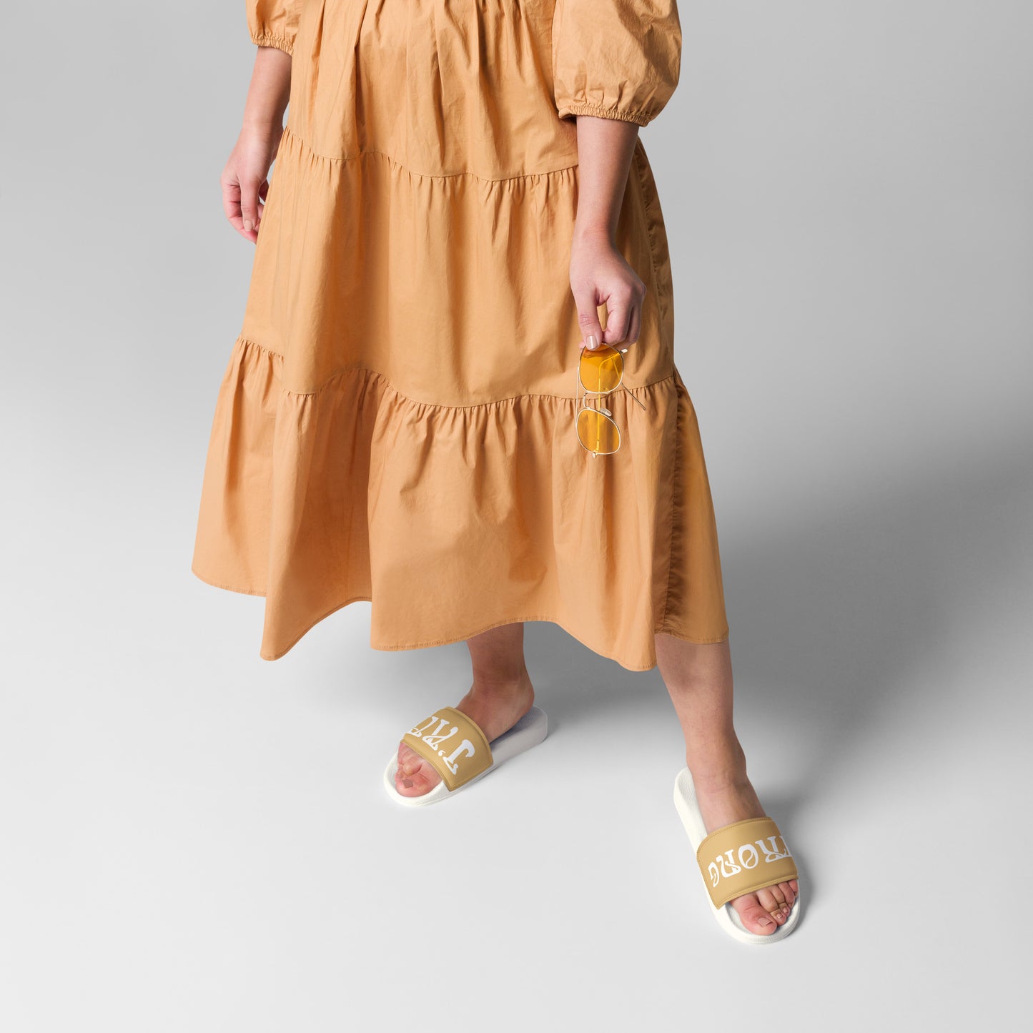“I’AM STRONG!” Fawn Women's Slides W/White Font